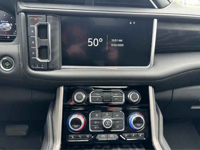Photo of 2022 White Frost Tri-Coat GMC Yukon XL