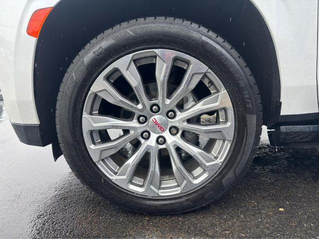 Photo of 2022 White Frost Tri-Coat GMC Yukon XL