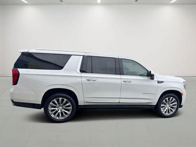 Photo of 2022 White Frost Tri-Coat GMC Yukon XL