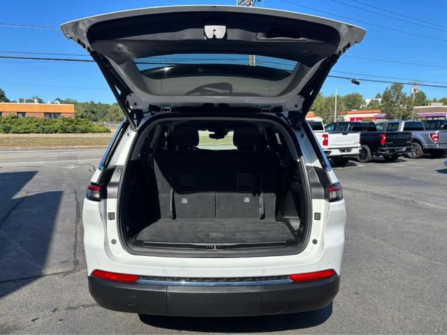 Photo of 2022 Bright White Clearcoat Jeep Grand Cherokee L