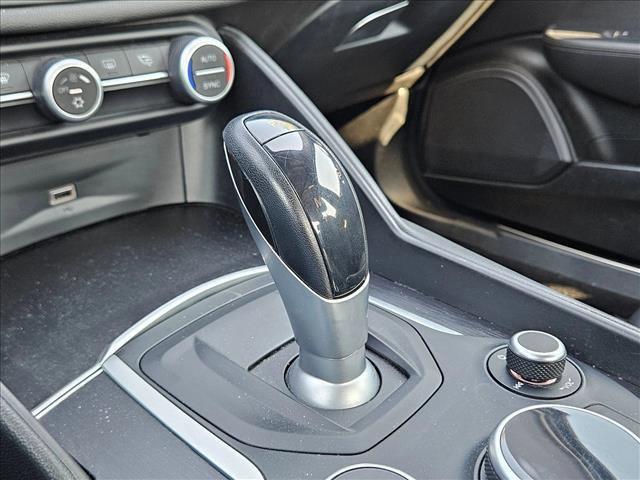 Photo of 2017 Montecarlo Blue Metallic Alfa Romeo Giulia