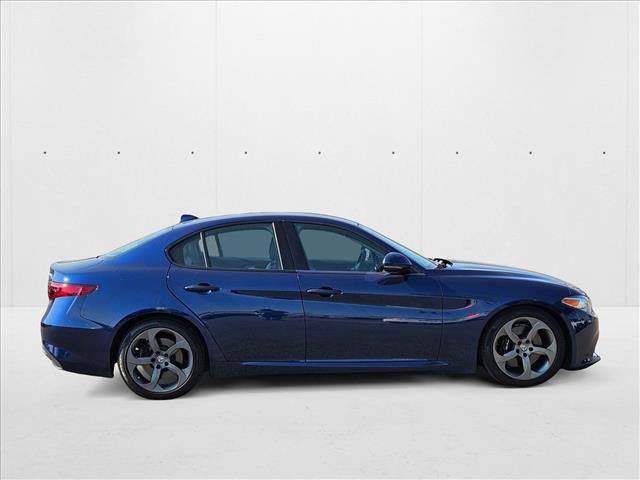 Photo of 2017 Montecarlo Blue Metallic Alfa Romeo Giulia