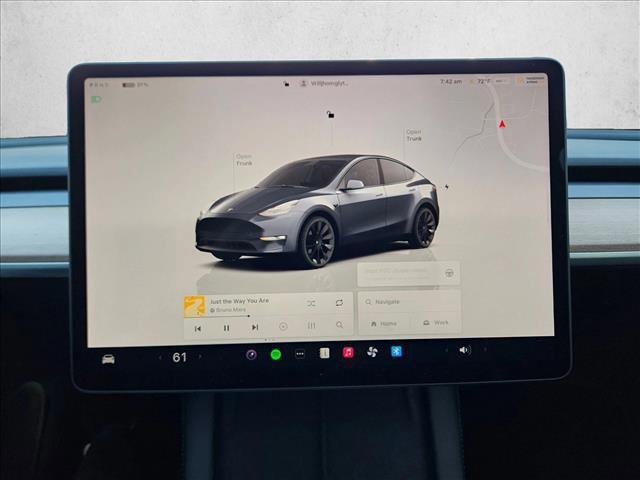 Photo of 2023 Silver/Gray Tesla Model Y