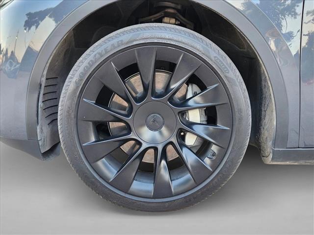 Photo of 2023 Silver/Gray Tesla Model Y
