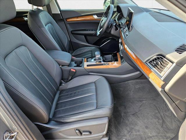 Photo of 2023 Daytona Gray Pearl Effect Audi Q5