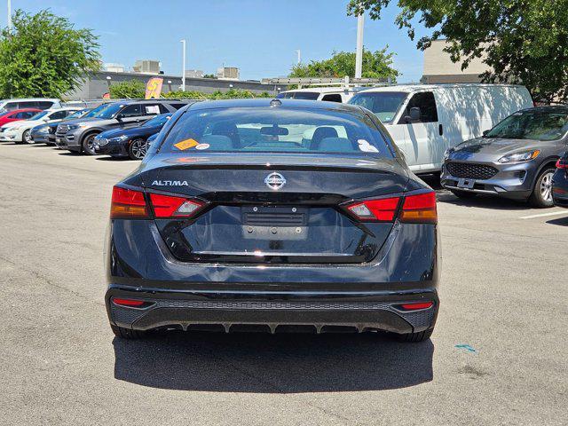 Photo of 2020 Super Black Nissan Altima