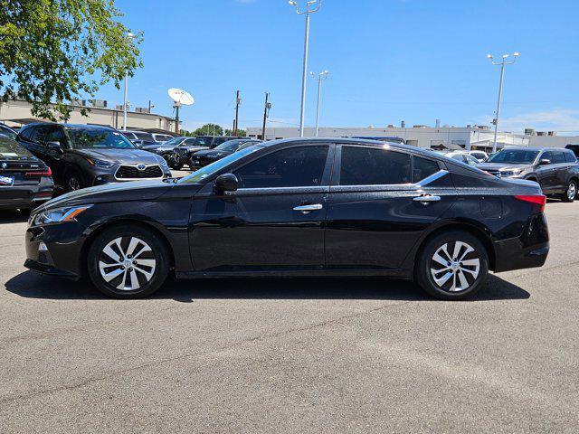 Photo of 2020 Super Black Nissan Altima