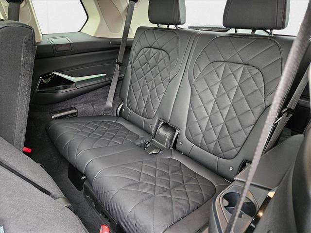 Photo of 2024 Alpine White BMW X7