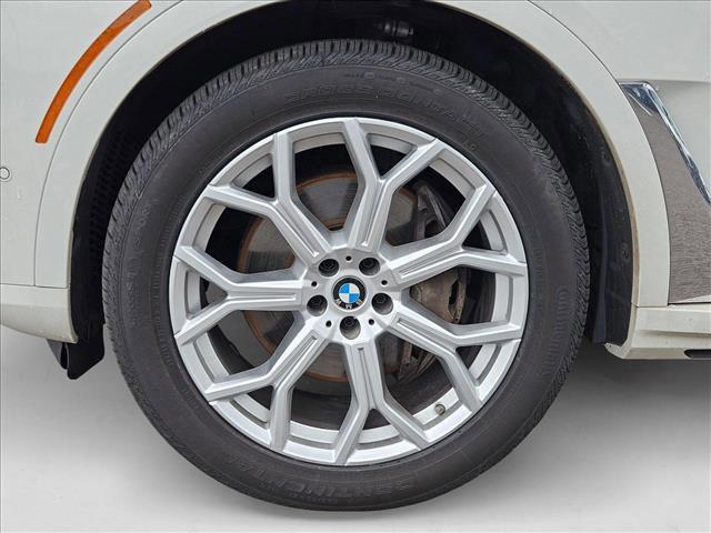 Photo of 2024 Alpine White BMW X7