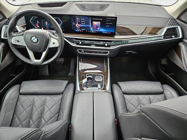 Photo of 2024 Alpine White BMW X7