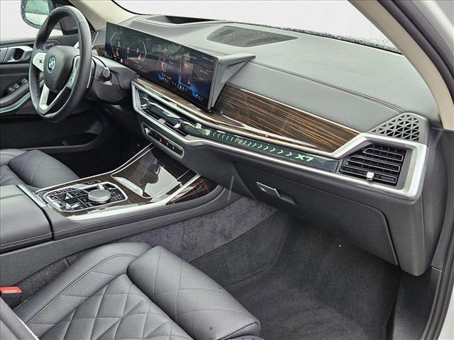 Photo of 2024 Alpine White BMW X7