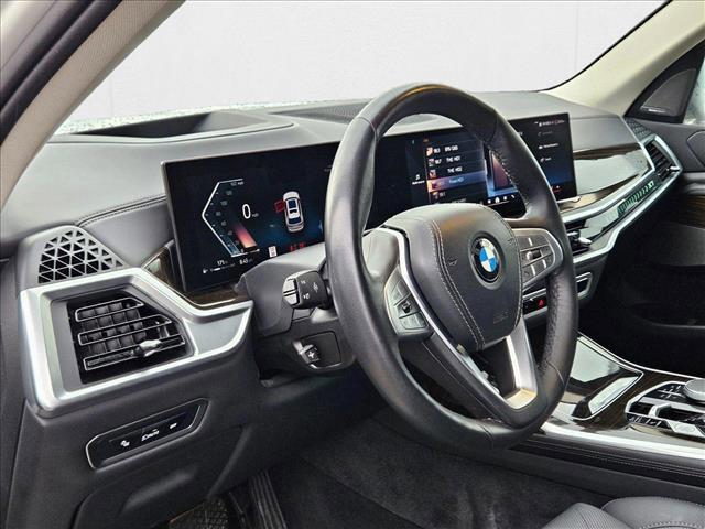 Photo of 2024 Alpine White BMW X7