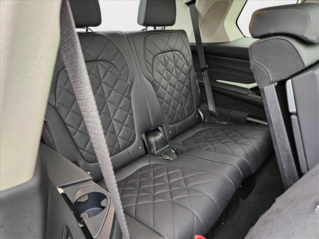 Photo of 2024 Alpine White BMW X7