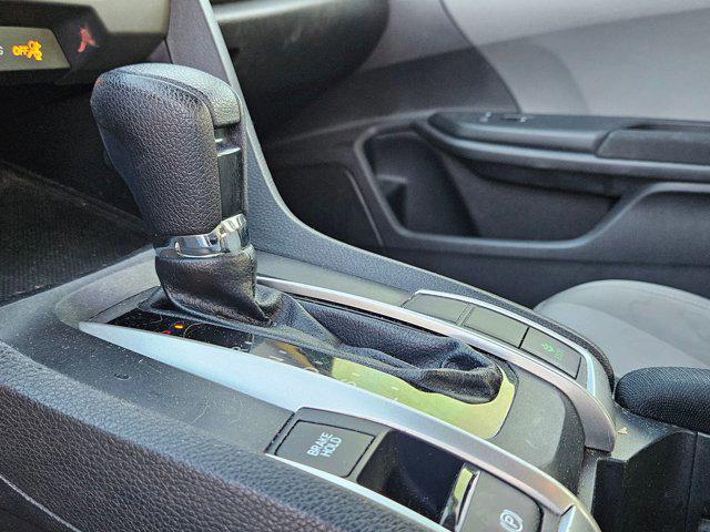 Photo of 2017 White Honda Civic