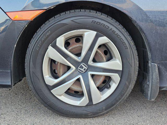 Photo of 2017 White Honda Civic