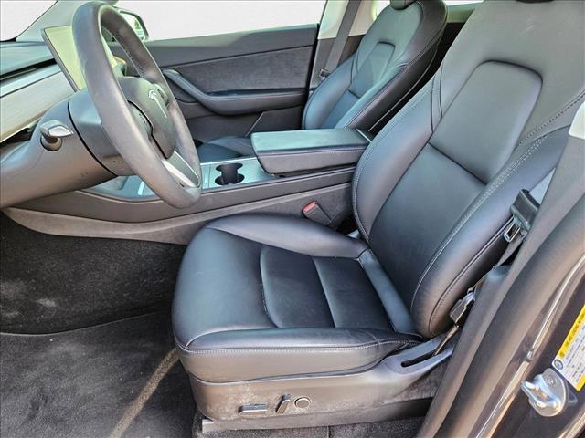 Photo of 2022 Silver/Gray Tesla Model Y