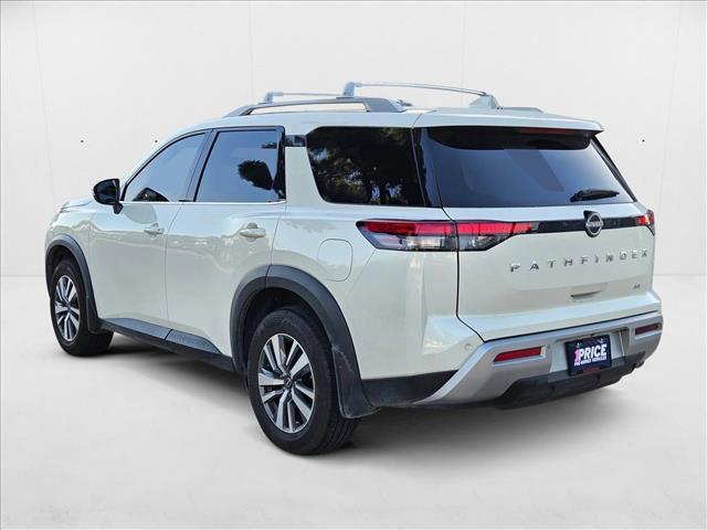 Photo of 2024 Pearl White Tricoat Nissan Pathfinder
