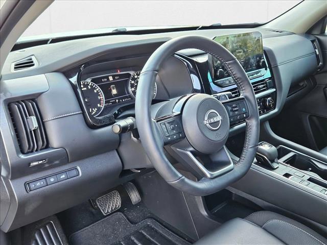 Photo of 2024 Pearl White Tricoat Nissan Pathfinder