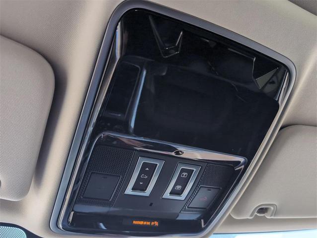 Photo of 2018 White Land Rover Range Rover Sport