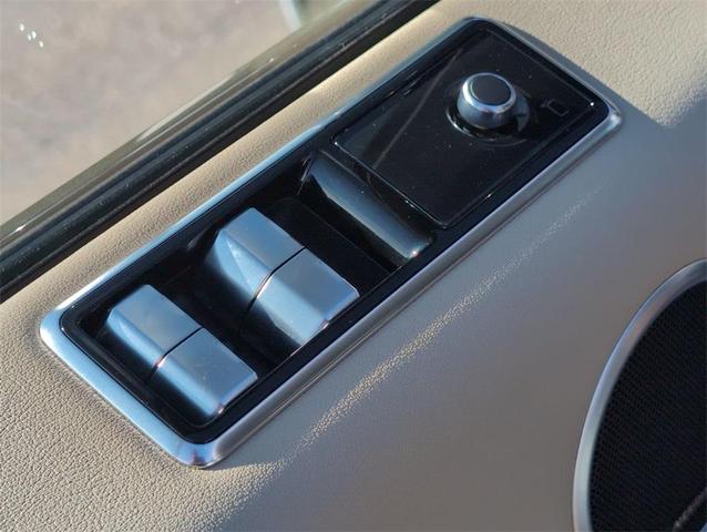 Photo of 2018 White Land Rover Range Rover Sport
