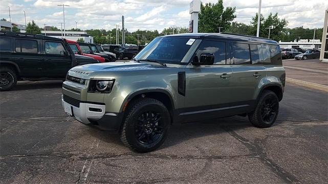 Photo of 2025 Pangea Green Metallic Land Rover Defender