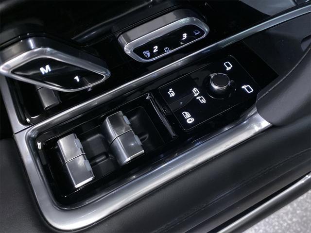 Photo of 2025 Belgravia Green Metallic Land Rover Range Rover