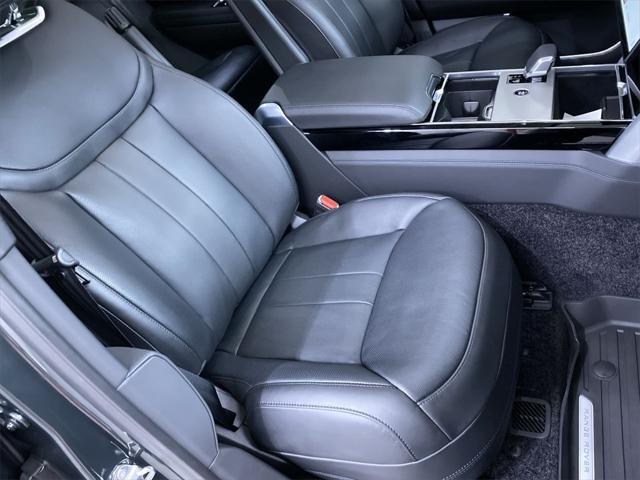Photo of 2025 Belgravia Green Metallic Land Rover Range Rover