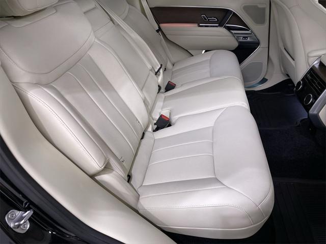 Photo of 2025 Santorini Black Metallic Land Rover Range Rover