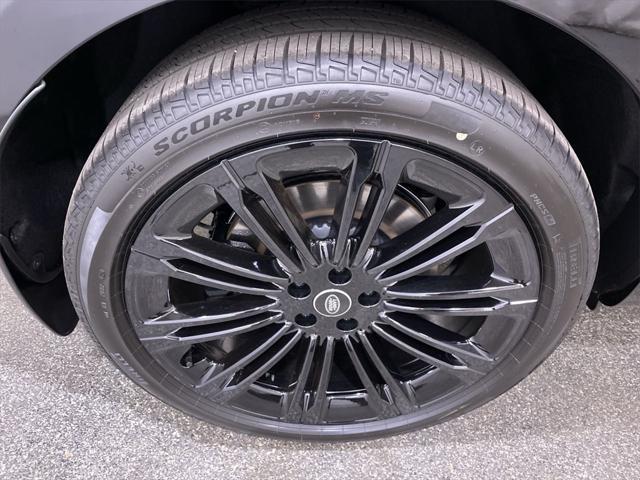 Photo of 2025 Santorini Black Metallic Land Rover Range Rover