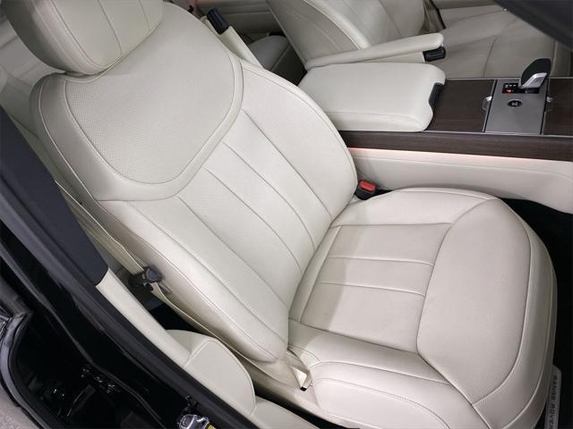 Photo of 2025 Santorini Black Metallic Land Rover Range Rover