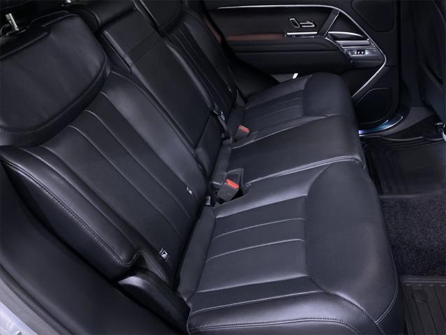 Photo of 2025 Hakuba Silver Metallic Land Rover Range Rover