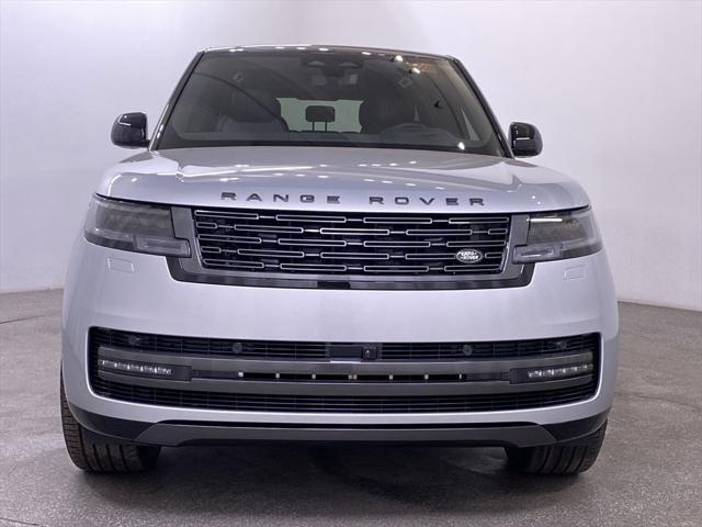 Photo of 2025 Hakuba Silver Metallic Land Rover Range Rover