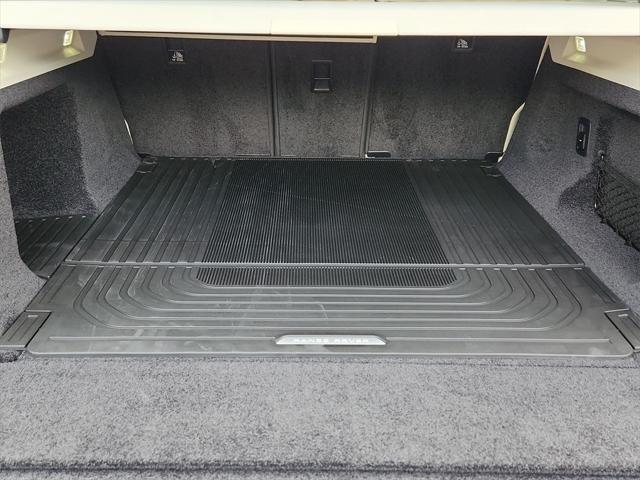 Photo of 2025 Fuji White Land Rover Range Rover