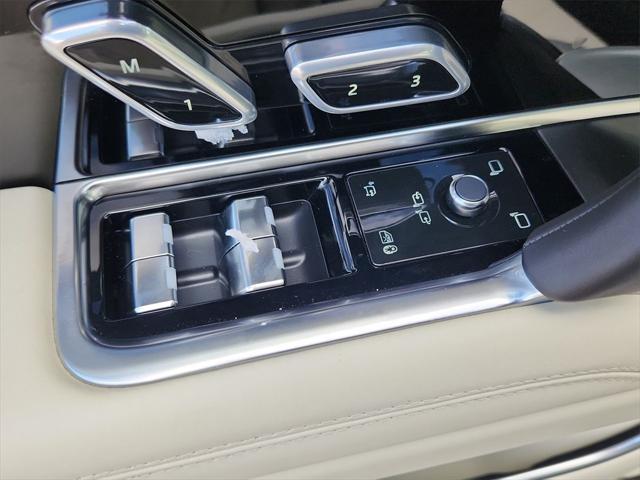 Photo of 2025 Fuji White Land Rover Range Rover