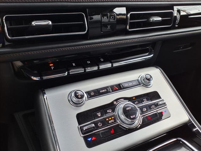 Photo of 2023 Metallic Lincoln Aviator