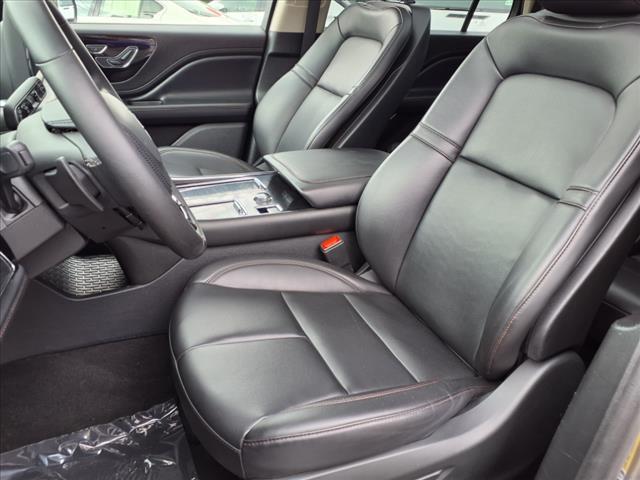 Photo of 2023 Metallic Lincoln Aviator