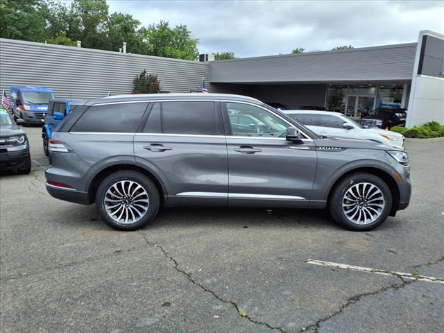 Photo of 2023 Metallic Lincoln Aviator