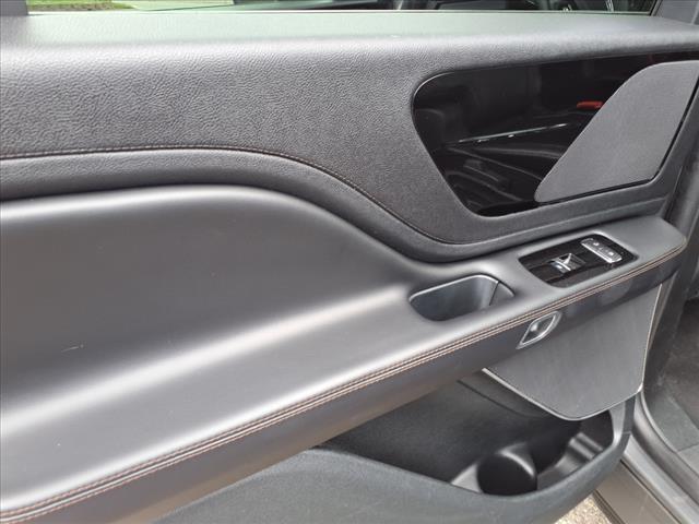 Photo of 2023 Metallic Lincoln Aviator