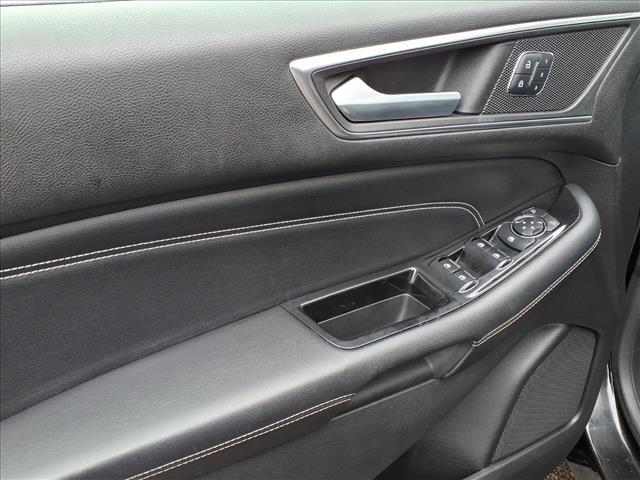 Photo of 2015 Tuxedo Black Metallic Ford Edge