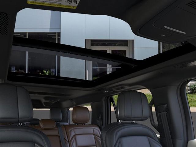 Photo of 2025 Infinite Black Metallic Lincoln Navigator L