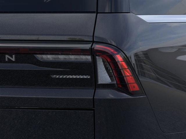 Photo of 2025 Infinite Black Metallic Lincoln Navigator L