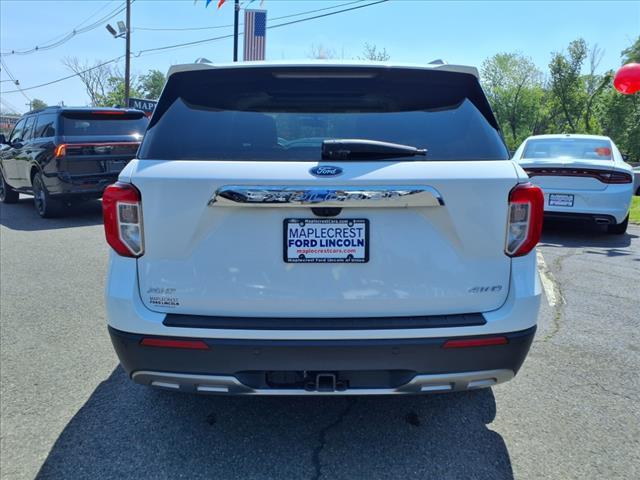 Photo of 2022 Star White Ford Explorer