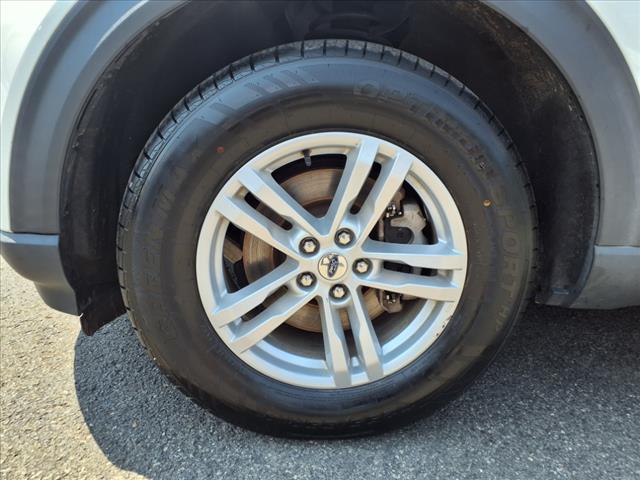 Photo of 2022 Star White Ford Explorer