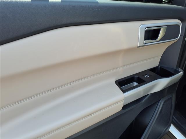 Photo of 2022 Star White Ford Explorer