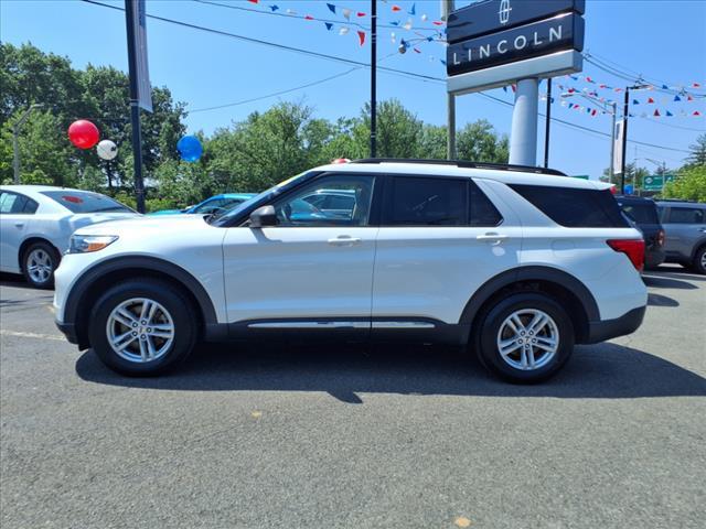 Photo of 2022 Star White Ford Explorer
