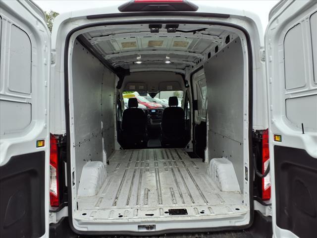 Photo of 2022 Oxford White Ford Transit-250