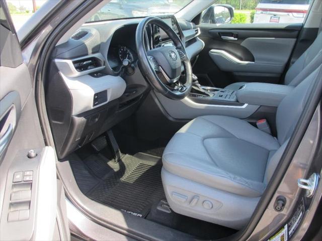 Photo of 2020 Magnetic Gray Metallic Toyota Highlander