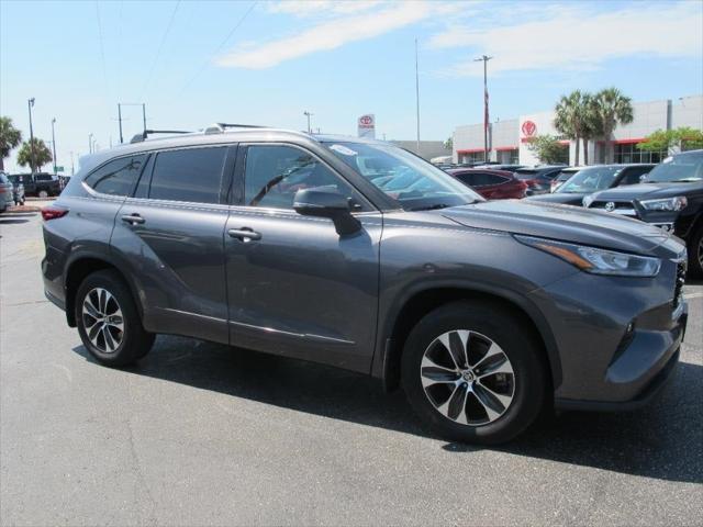 Photo of 2020 Magnetic Gray Metallic Toyota Highlander