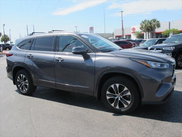 Photo of 2020 Magnetic Gray Metallic Toyota Highlander