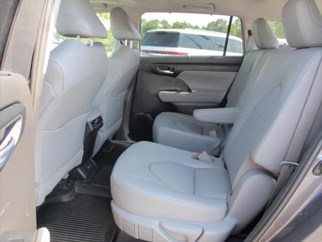 Photo of 2020 Magnetic Gray Metallic Toyota Highlander